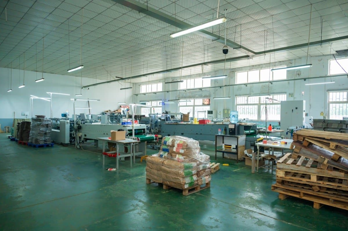 Die-cutting machine for custom box production